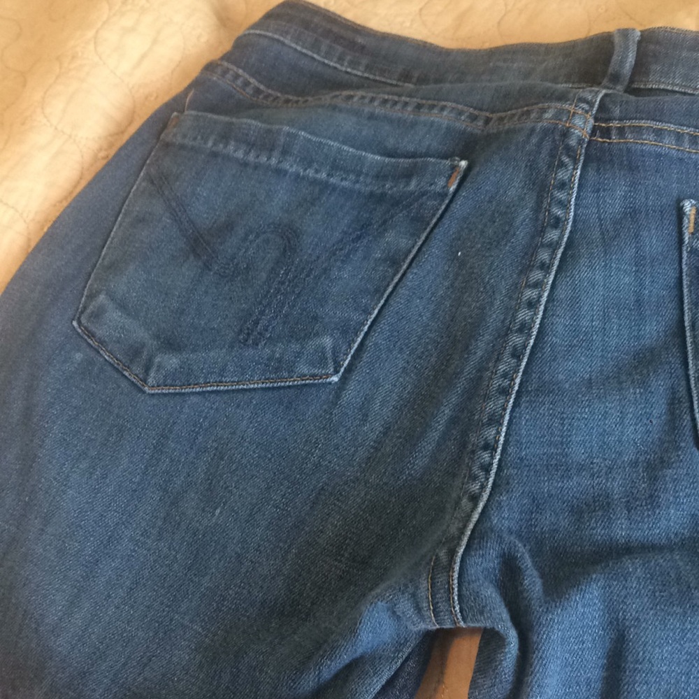 I’m selling a pair of Citzens of Humanity Jeans